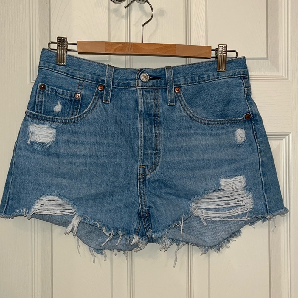 Levi’s‎ Women’s 501 Light Wash Button Fly Distressed Jean Shorts Sz 29 No Tag